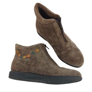 Deacon boot, brown suede leather ankle boot w/ fall leaves, women's 8